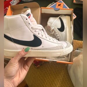 Nike Blazer Mid '77 women’s size 9.5/ men’s 8